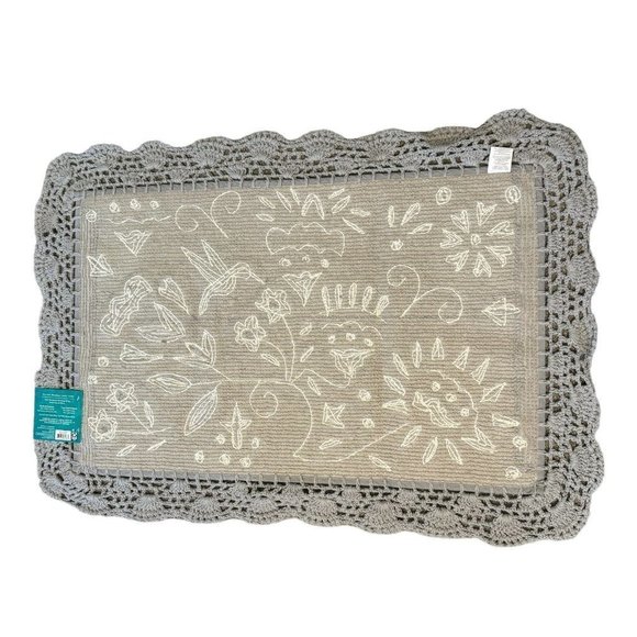 NWT Pioneer Woman Mazie Two-Color Floral Crochet Soft Silver Bath Rug 20"x32" - Picture 5 of 6